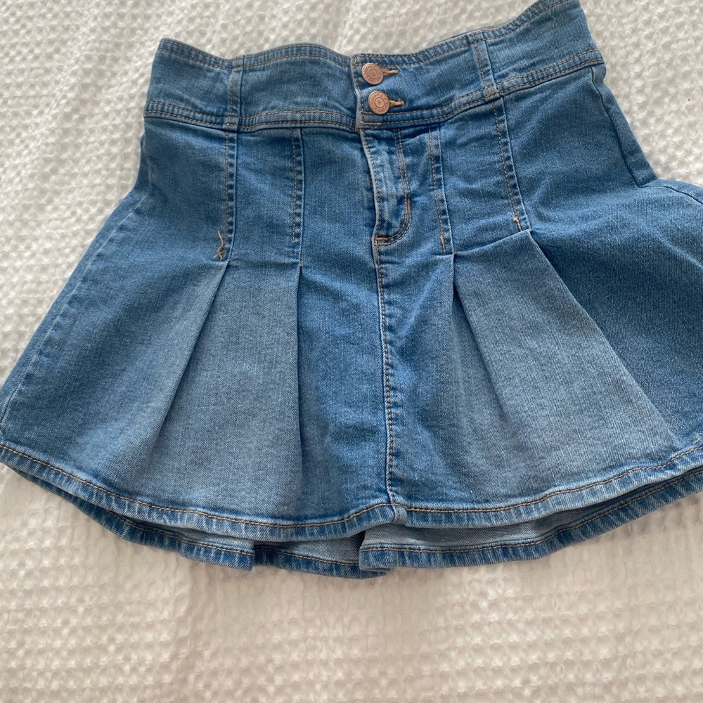 Beautiful jean skirt. - Picture 2 of 5